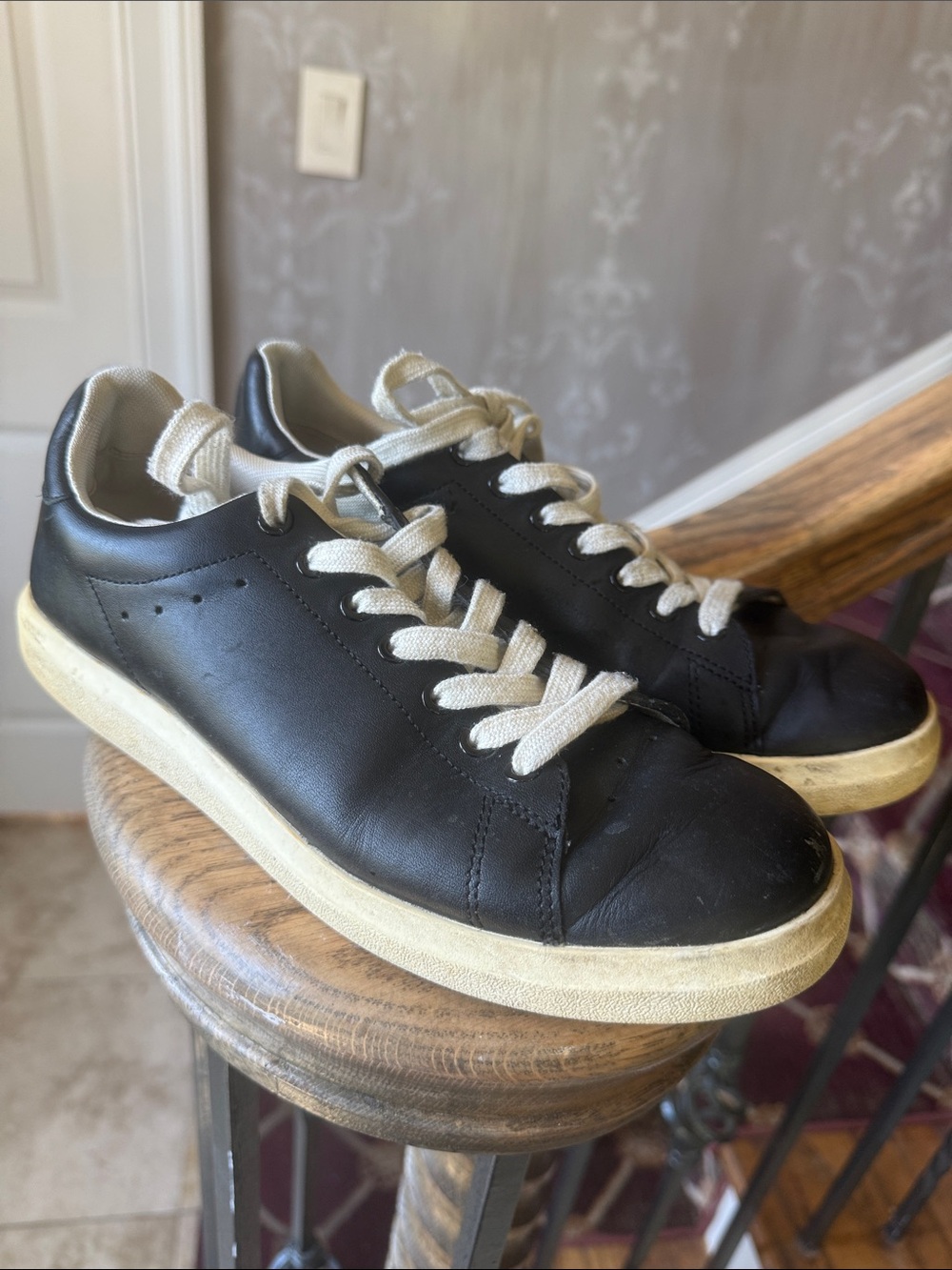 TORY BURCH HOWELL Court black leather sneakers size 7 1/2 good condition